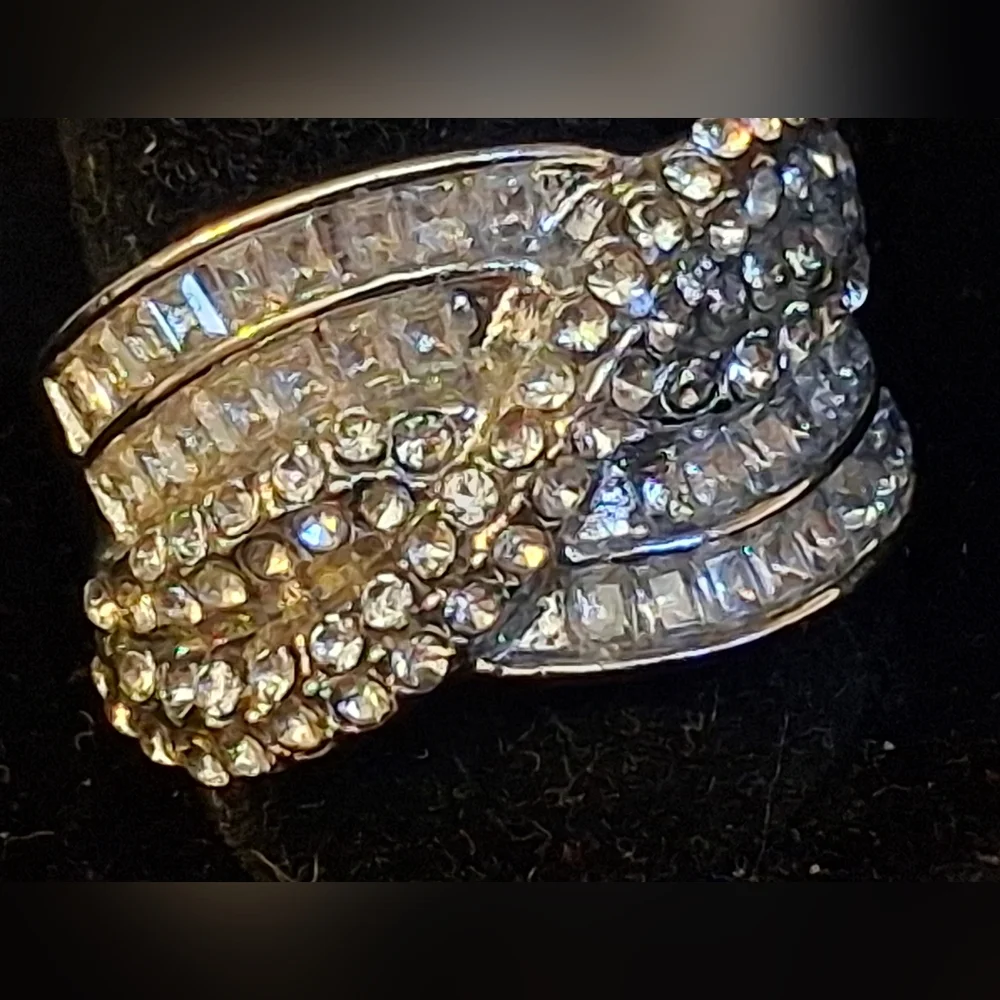 Elegant Silvertone Ring With Princess Square And Round Faux Diamonds 10 1/2
